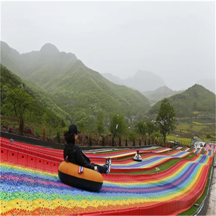 儿童戏水池彩色滑草大型无动力 减速板厂家批发户外景区旱道雪道网红七彩 彩虹滑道